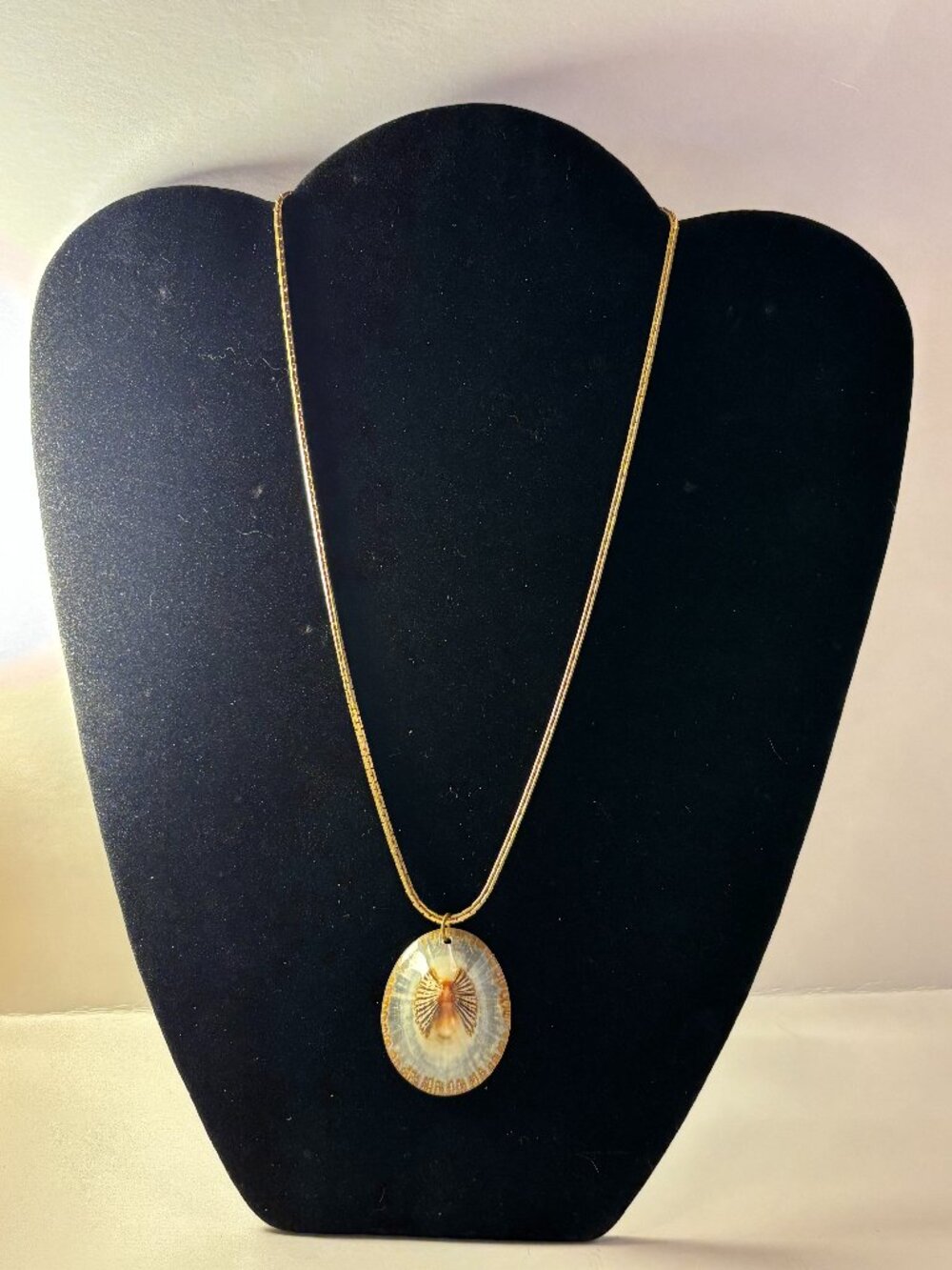 Vintage Gold Tone Opihi Shell Angel Wing Pendant Necklace